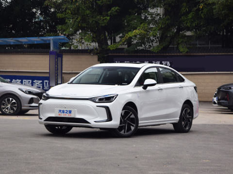 BEIJING EU5 Auto elettrica compatta a 4 porte e 5 posti a sedere