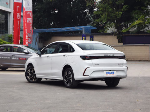 BEIJING EU5 Auto elettrica compatta a 4 porte e 5 posti a sedere
