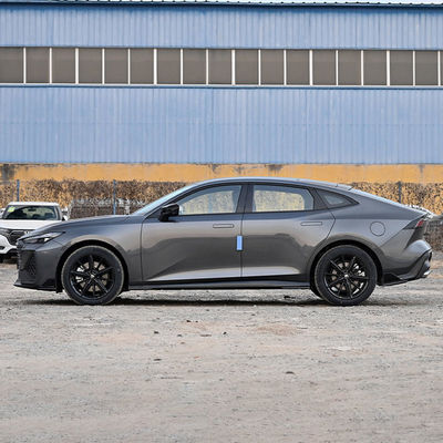 Changan UNI-V IDD Plug In Hybrid Sedan 5 posti chilometraggio 1100KM