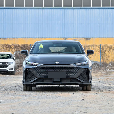 Changan UNI-V IDD Plug In Hybrid Sedan 5 posti chilometraggio 1100KM