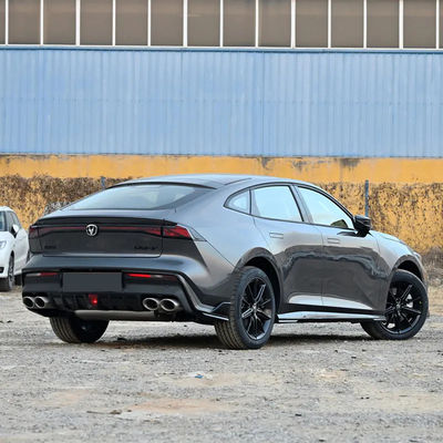Changan UNI-V IDD Plug In Hybrid Sedan 5 posti chilometraggio 1100KM
