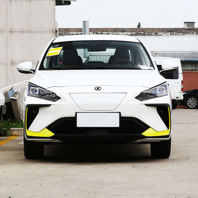 Dong Feng E70 Taxi elettrico cinese Per il viaggio online Hailing durata della batteria 400KM