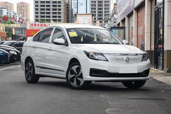Dong Feng E70 Taxi elettrico cinese Per il viaggio online Hailing durata della batteria 400KM