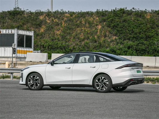 Geely Galaxy L6 Chinese Electric Sedan Plug In Hybrid Sedans 1370KM L2 Guida assistita