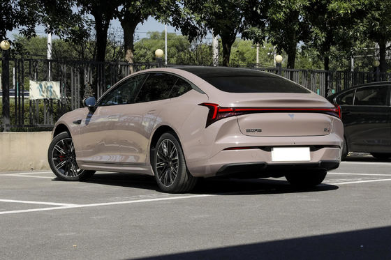 Neta S berlina a quattro ruote motrici PHEV con guida assistita livello L2