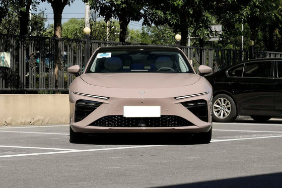Neta S berlina a quattro ruote motrici PHEV con guida assistita livello L2