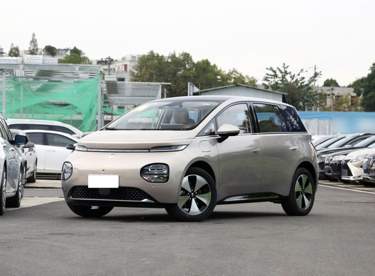 BaoJun Clouds Ev Un hatchback piccola berlina elettrica con un raggio di 360KM-460KM