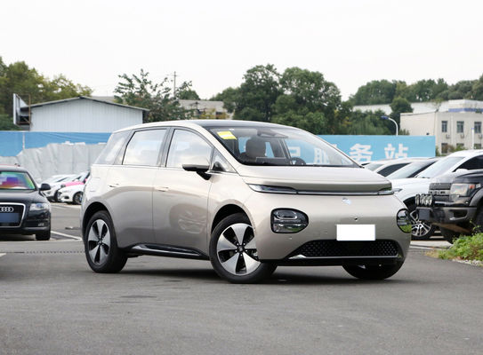 BaoJun Clouds Ev Un hatchback piccola berlina elettrica con un raggio di 360KM-460KM