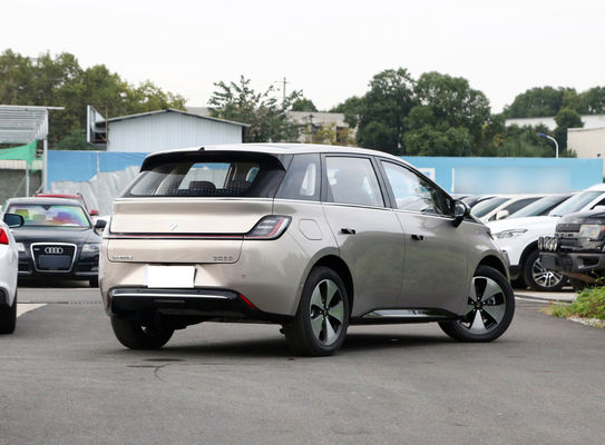 BaoJun Clouds Ev Un hatchback piccola berlina elettrica con un raggio di 360KM-460KM