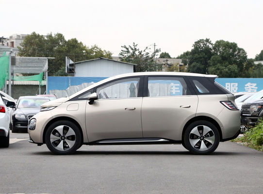 BaoJun Clouds Ev Un hatchback piccola berlina elettrica con un raggio di 360KM-460KM