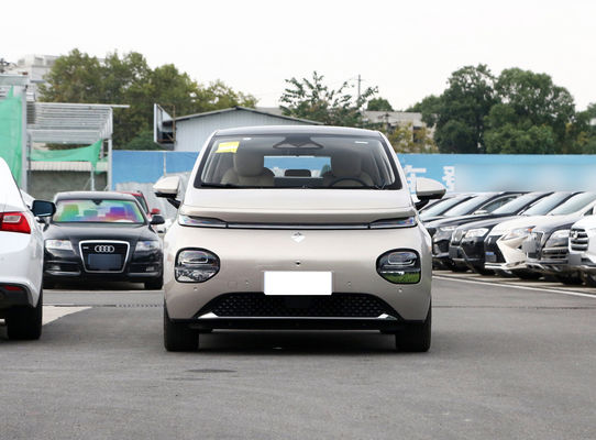 BaoJun Clouds Ev Un hatchback piccola berlina elettrica con un raggio di 360KM-460KM