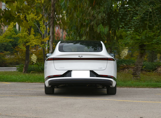 Chang'an A07 Sedan EV e Reev Due combinazioni durata della batteria 515 km (EV) e 1200 km (1.5T motore Reev)