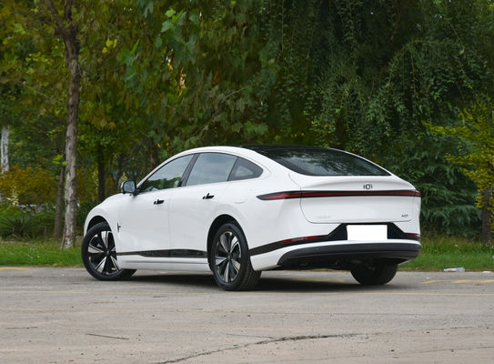 Chang'an A07 Sedan EV e Reev Due combinazioni durata della batteria 515 km (EV) e 1200 km (1.5T motore Reev)