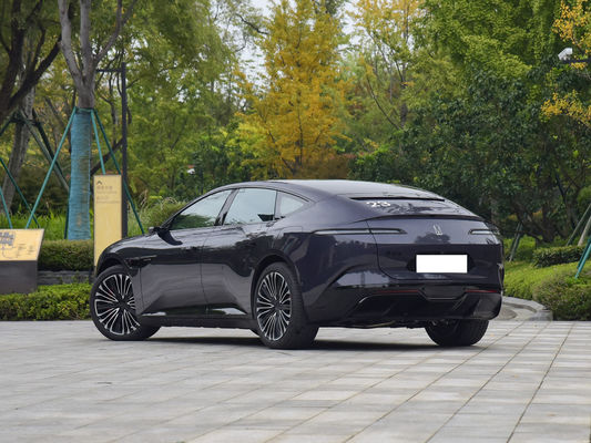 Il 2025 AVATR 12 è una berlina elettrica di fascia alta in Cina.