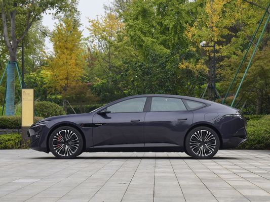 Il 2025 AVATR 12 è una berlina elettrica di fascia alta in Cina.