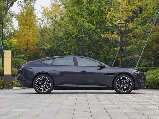 Il 2025 AVATR 12 è una berlina elettrica di fascia alta in Cina.