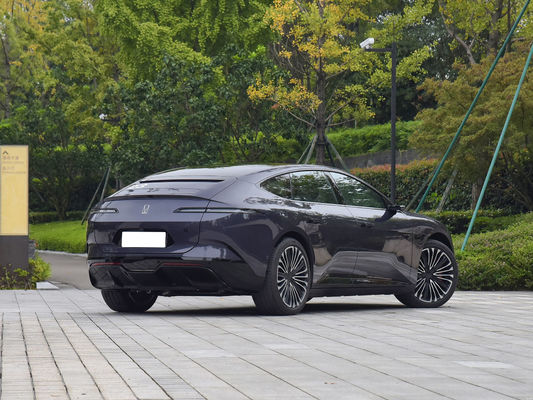 Il 2025 AVATR 12 è una berlina elettrica di fascia alta in Cina.