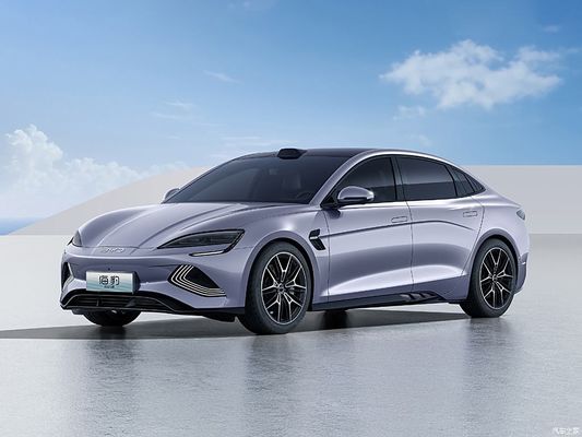 BYD 2025 Seal, una berlina elettrica pura con un'autonomia fino a 650 km, un nuovo sistema di guida intelligente e il miglior rapporto qualità-prezzo per una berlina elettrica di medie dimensioni.