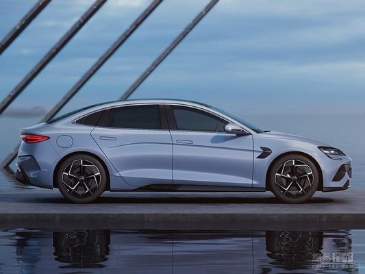 BYD 2025 Seal, una berlina elettrica pura con un'autonomia fino a 650 km, un nuovo sistema di guida intelligente e il miglior rapporto qualità-prezzo per una berlina elettrica di medie dimensioni.