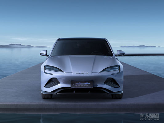 BYD 2025 Seal, una berlina elettrica pura con un'autonomia fino a 650 km, un nuovo sistema di guida intelligente e il miglior rapporto qualità-prezzo per una berlina elettrica di medie dimensioni.