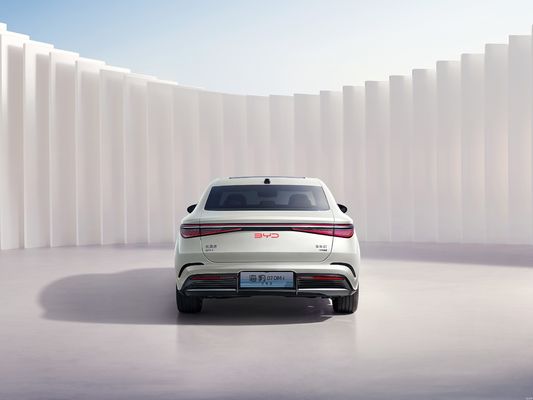 2025 BYD-SEAL 07 DM-i Intelligent Drive dotato di tecnologia BYD Dmi di 5a generazione. Ha un'autonomia combinata di oltre 2000KM. Miglior rapporto qualità-prezzo