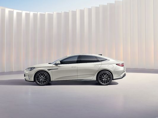 2025 BYD-SEAL 07 DM-i Intelligent Drive dotato di tecnologia BYD Dmi di 5a generazione. Ha un'autonomia combinata di oltre 2000KM. Miglior rapporto qualità-prezzo