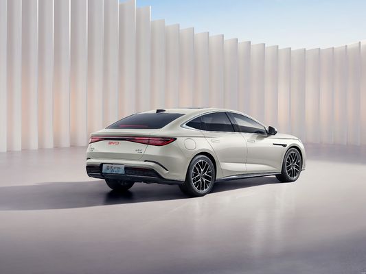 2025 BYD-SEAL 07 DM-i Intelligent Drive dotato di tecnologia BYD Dmi di 5a generazione. Ha un'autonomia combinata di oltre 2000KM. Miglior rapporto qualità-prezzo