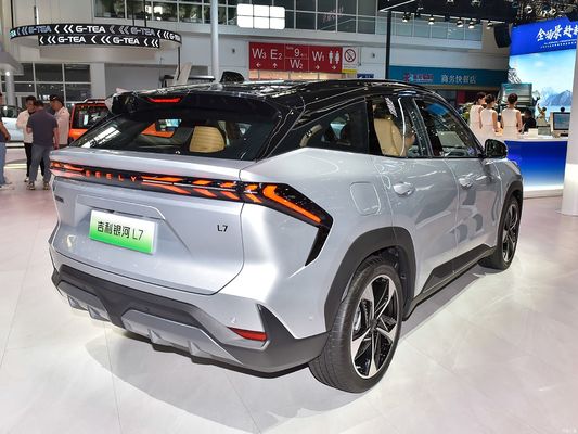 Geely Galaxy L7, alimentato da motori 1.5L e 1.5T, con un'autonomia combinata di 1.370 km e un'autonomia elettrica pura di 115 km. un SUV ibrido plug-in conveniente.