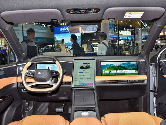 Geely Galaxy L7, alimentato da motori 1.5L e 1.5T, con un'autonomia combinata di 1.370 km e un'autonomia elettrica pura di 115 km. un SUV ibrido plug-in conveniente.