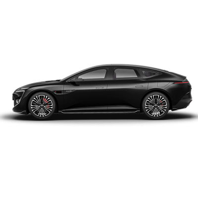 Berlina elettrica BYD a 5 posti con velocità massima di 193 km/h e tempo di ricarica di 8 ore