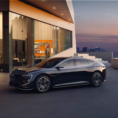Berlina elettrica cinese a 5 posti con accelerazione 0-100 km/h in 4 secondi e velocità massima di 193 km/h